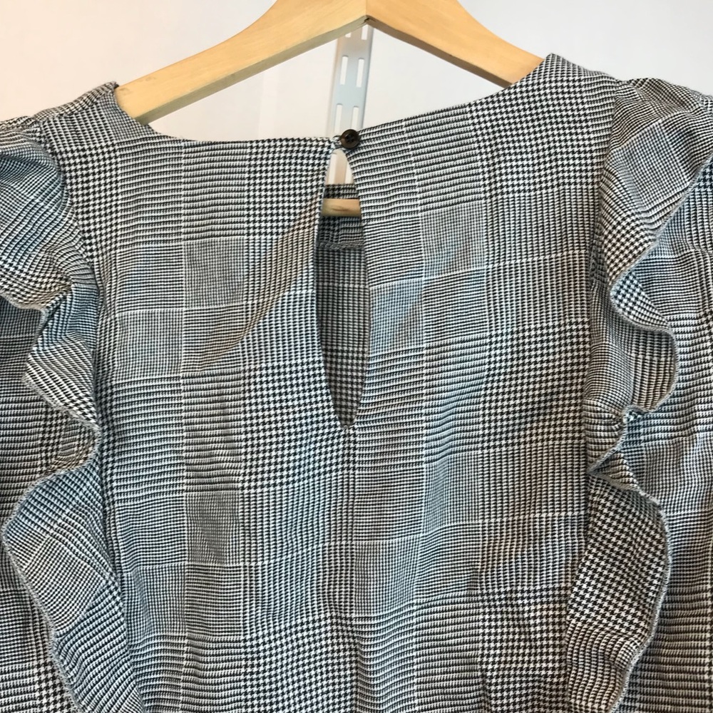 {ROMEO & JULIET} Glen Plaid Ruffle Blouse - Picture 4 of 6